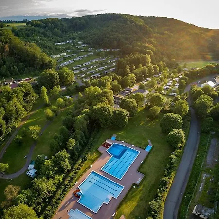 Luxurioser 6 Personen Bungalow Im Campingpark Eifel